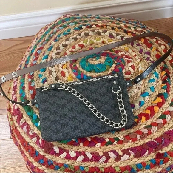 Michael Kors monogram Fanny  belt pack - Picture 1 of 6